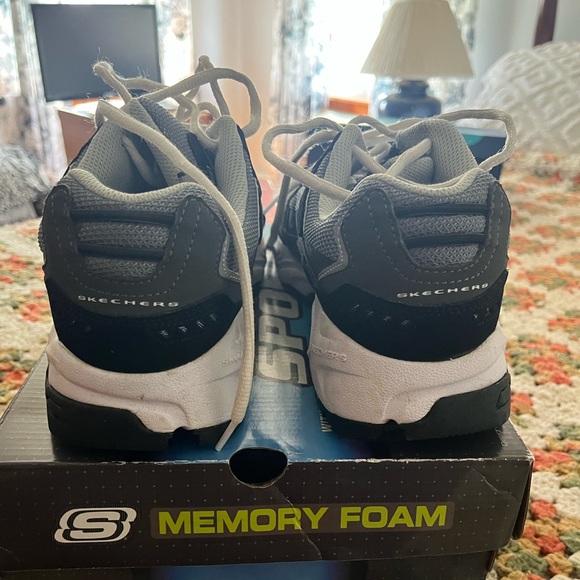 Men’s Skechers size 9 - Picture 3 of 4